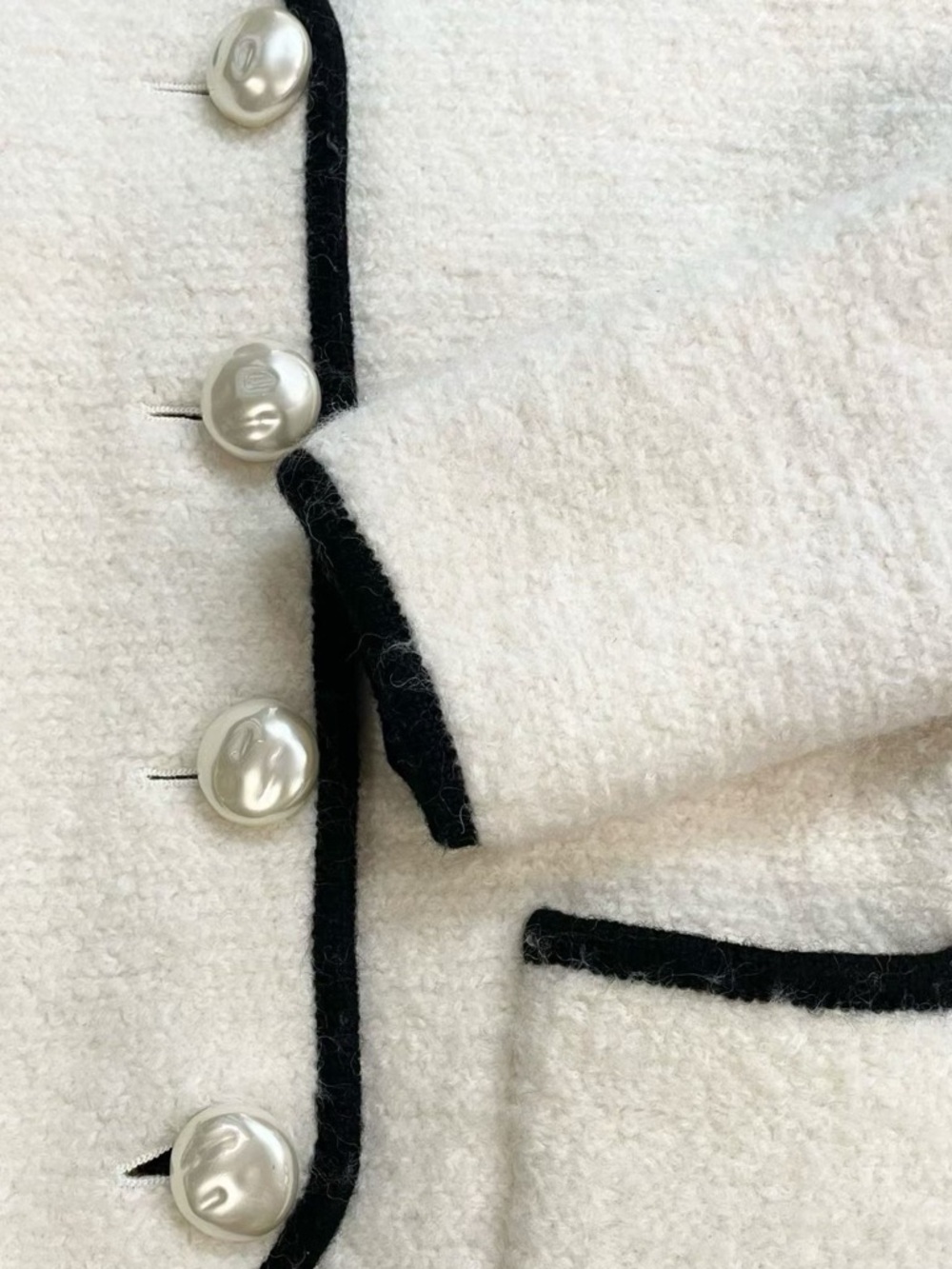 Authentic Louis Vuitton Cream Bouclé Jacket with Black Trim - Picture 4 of 10